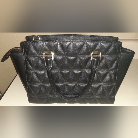 Michael Kors Selma Grommeted Medium Quilted Black Leather Tote/Crossbody - Picture 2 of 9